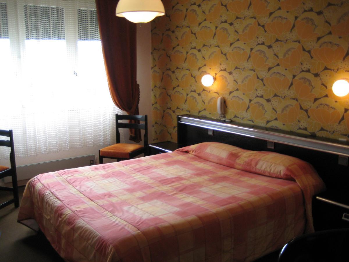 Hotel Bellevue De Tradition Familiale Morcenx Habitación foto
